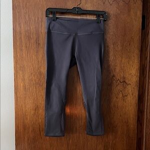 Fabletics Grey Cropped Tights Leggings with waist zip stash pocket & mesh calf